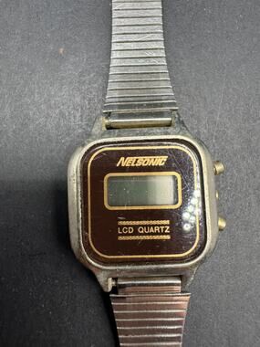 Vintage Nelsonic LCD Digital Silver Tone Quartz Ladies Watch Hong Kong 25.2mm